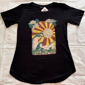 Popular Basics Black T—shirt with Sun and Waves Design